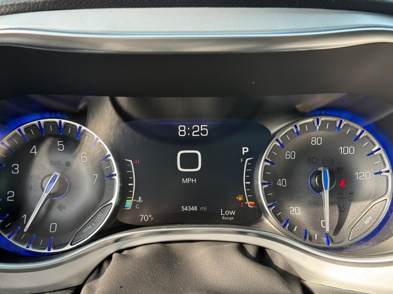 Chrysler Pacifica Vehicle Image 26