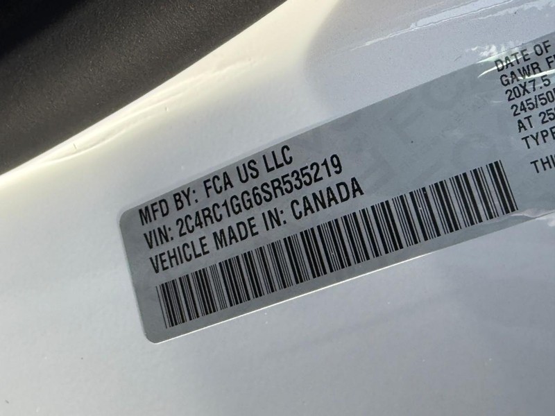 Chrysler Pacifica Vehicle Image 30