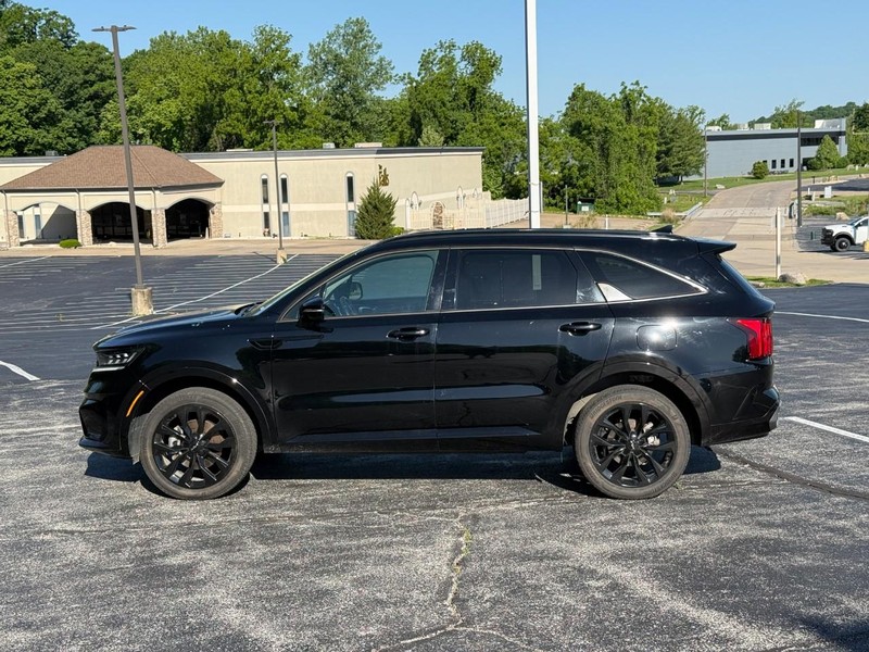 Kia Sorento Vehicle Image 03