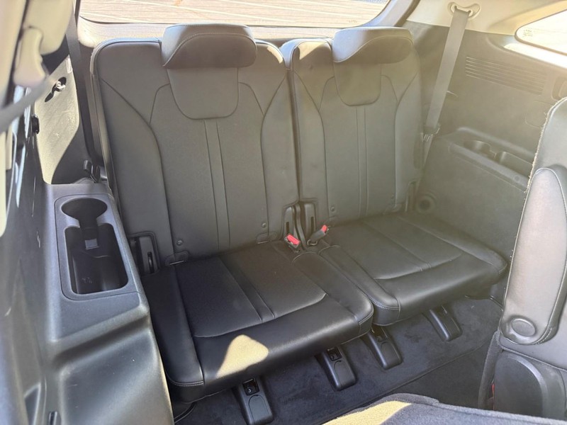 Kia Sorento Vehicle Image 13