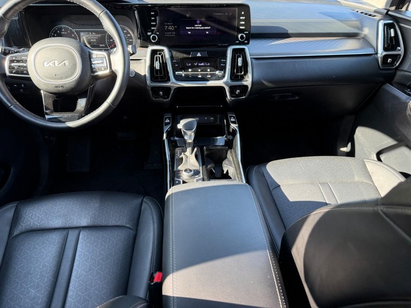 Kia Sorento Vehicle Image 14