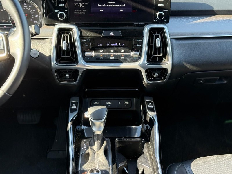 Kia Sorento Vehicle Image 17