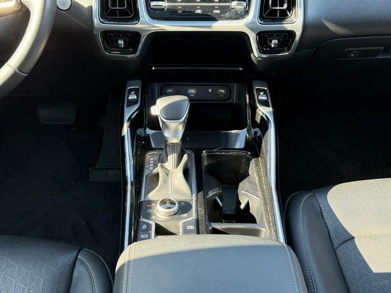Kia Sorento Vehicle Image 18