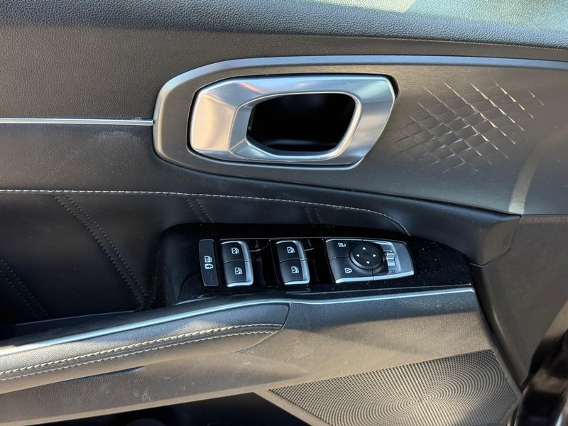 Kia Sorento Vehicle Image 19