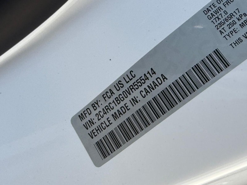 Chrysler Pacifica Vehicle Full-screen Gallery Image 18