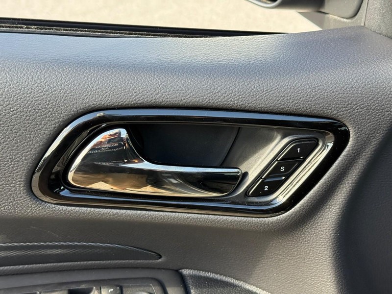 Dodge Durango Vehicle Full-screen Gallery Image 13