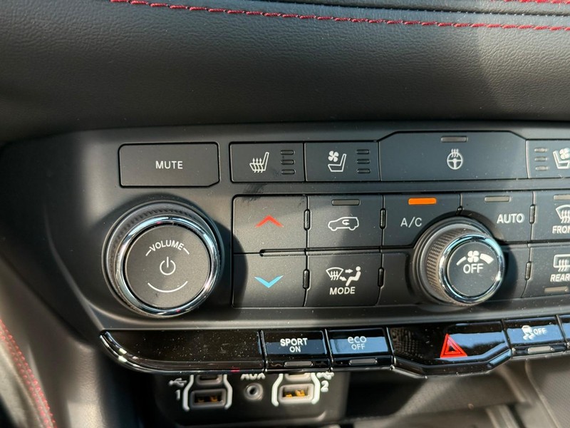 Dodge Durango Vehicle Full-screen Gallery Image 19