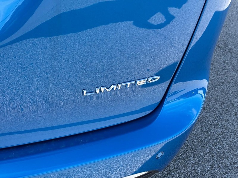 Chrysler Pacifica Vehicle Full-screen Gallery Image 5