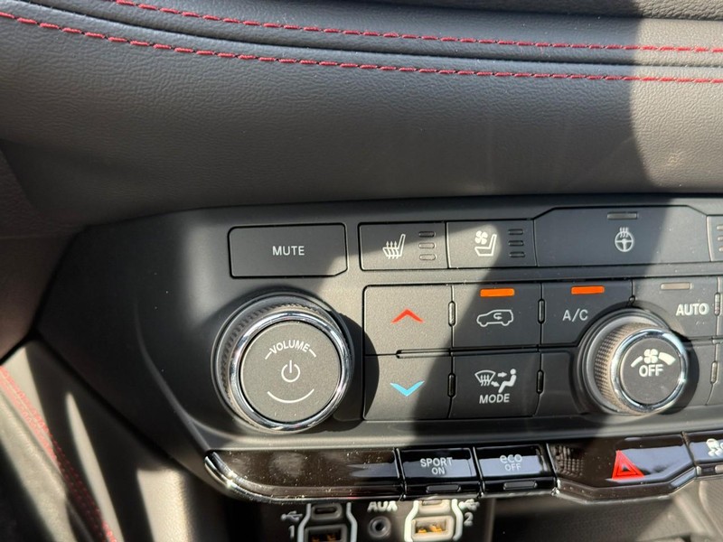 Dodge Durango Vehicle Full-screen Gallery Image 17