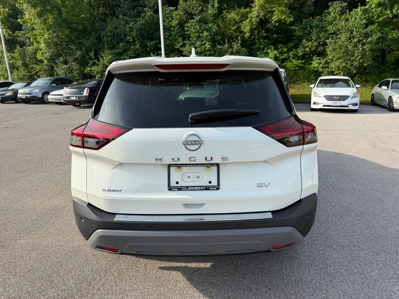 Nissan Rogue Vehicle Image 09
