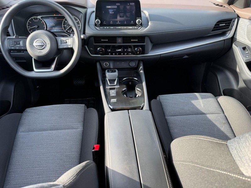 Nissan Rogue Vehicle Image 15