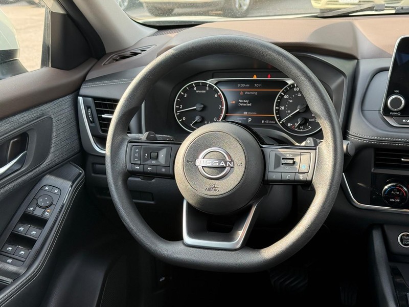 Nissan Rogue Vehicle Image 16