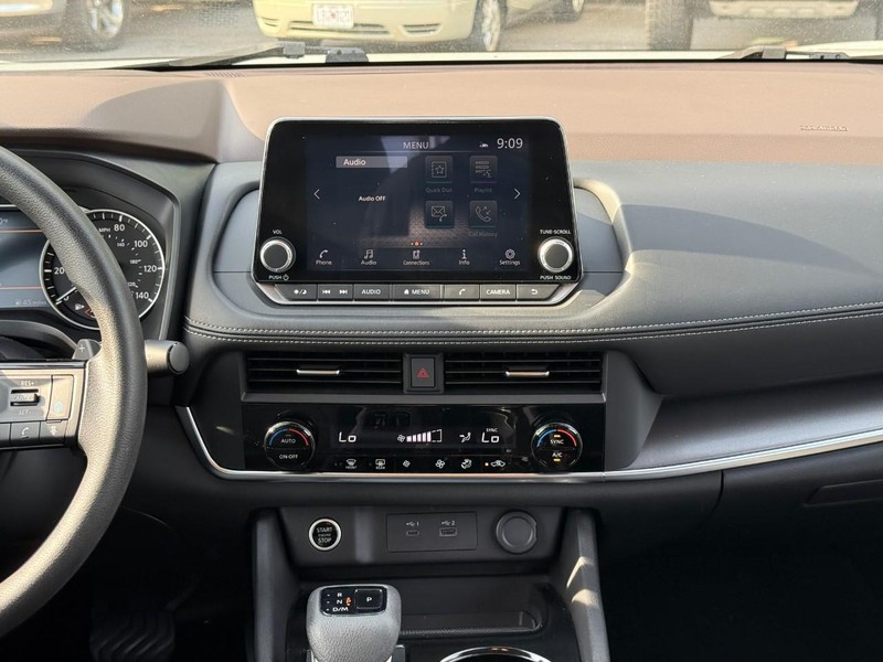 Nissan Rogue Vehicle Image 17