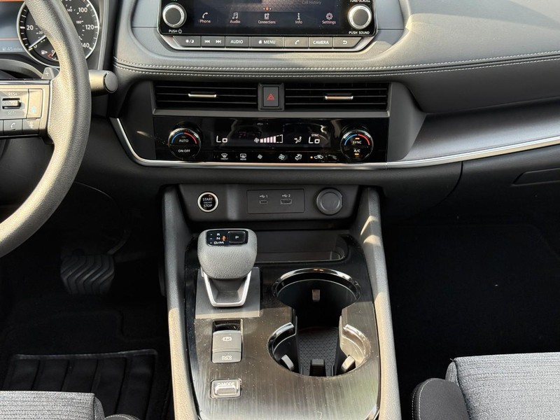 Nissan Rogue Vehicle Image 18