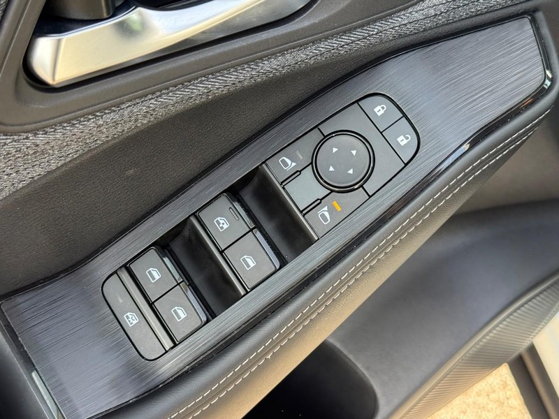 Nissan Rogue Vehicle Image 21