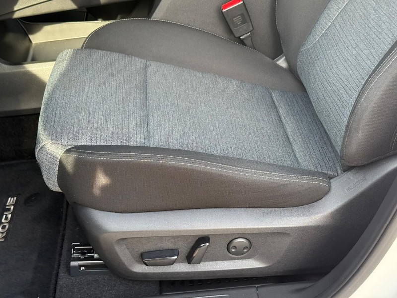 Nissan Rogue Vehicle Image 22