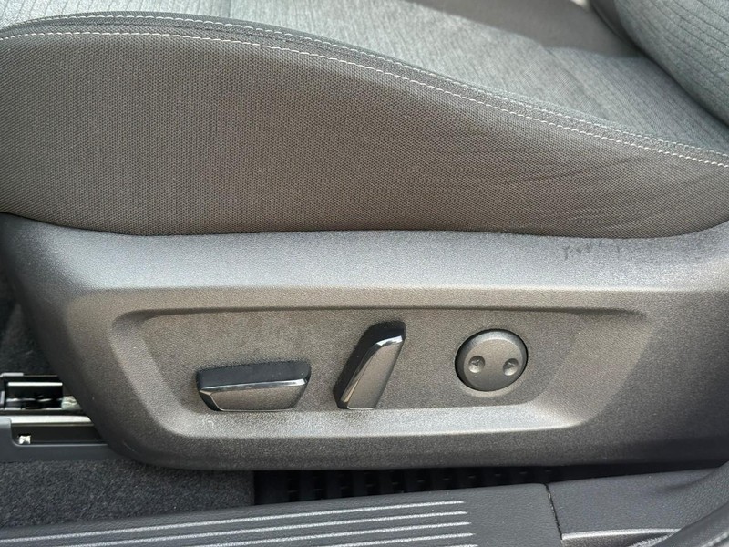 Nissan Rogue Vehicle Image 23