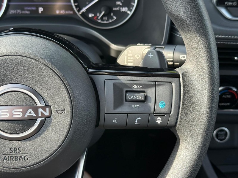 Nissan Rogue Vehicle Image 25