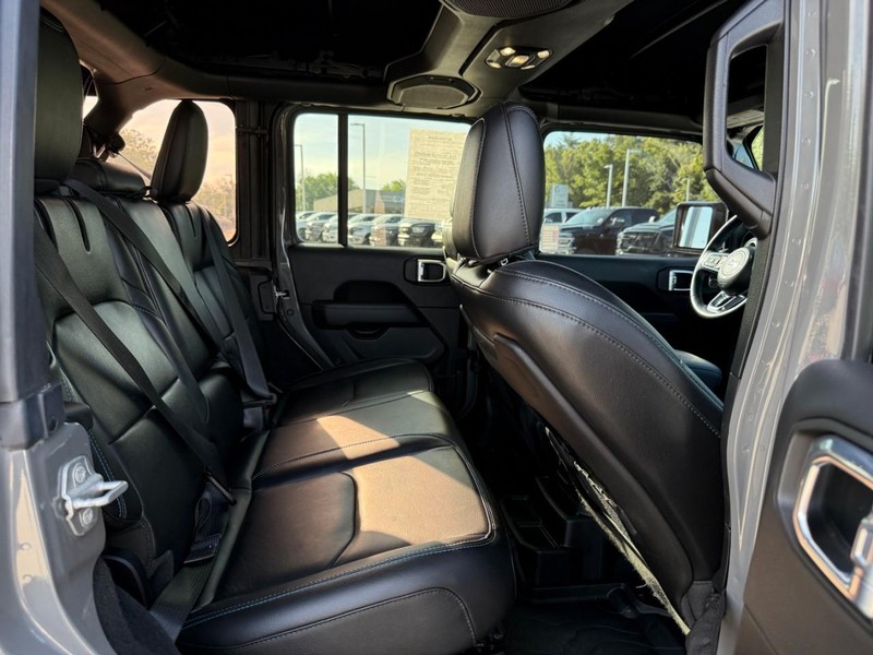 Jeep Wrangler 4xe Vehicle Full-screen Gallery Image 10