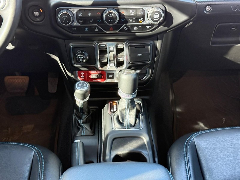 Jeep Wrangler 4xe Vehicle Full-screen Gallery Image 15