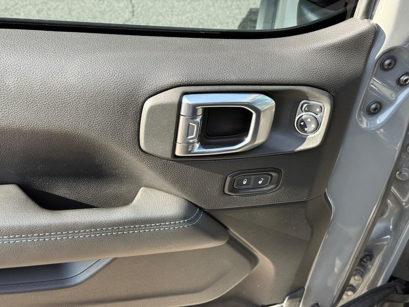 Jeep Wrangler 4xe Vehicle Full-screen Gallery Image 16