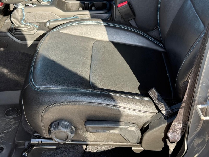 Jeep Wrangler 4xe Vehicle Full-screen Gallery Image 17