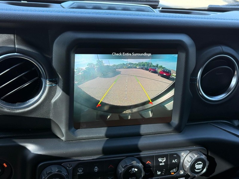 Jeep Wrangler 4xe Vehicle Full-screen Gallery Image 24