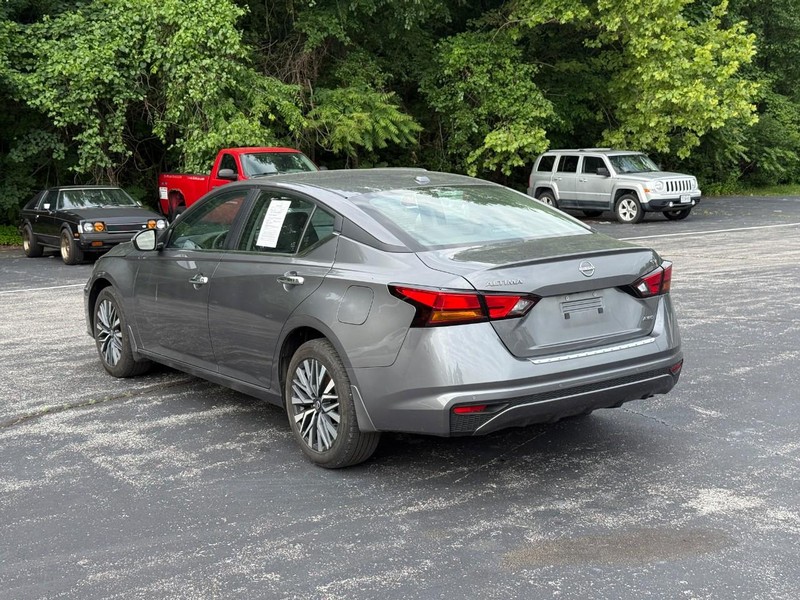 Nissan Altima Vehicle Image 04