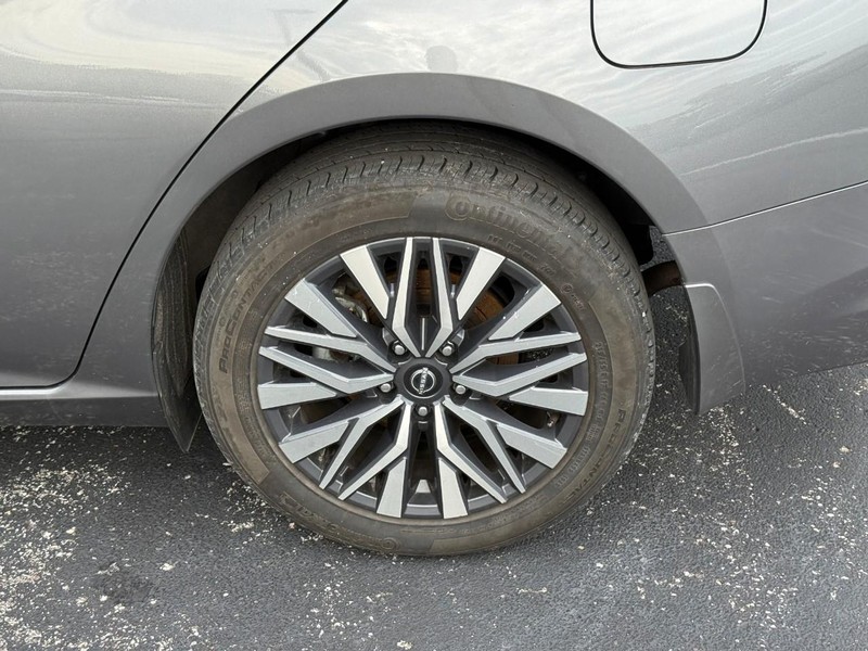 Nissan Altima Vehicle Image 05