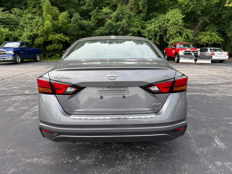 Nissan Altima Vehicle Image 09