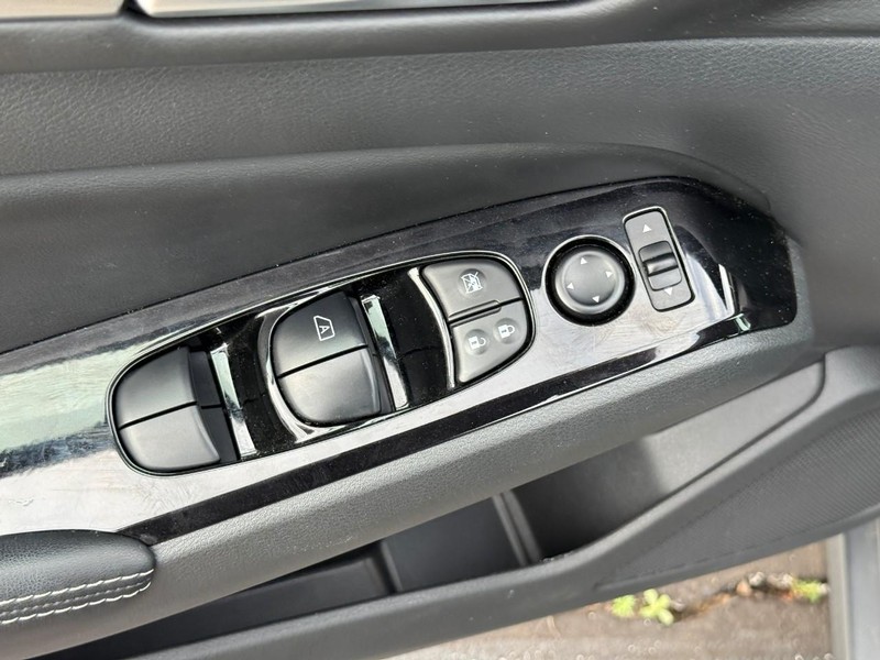 Nissan Altima Vehicle Image 21