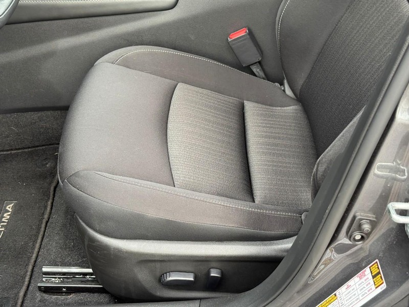 Nissan Altima Vehicle Image 22