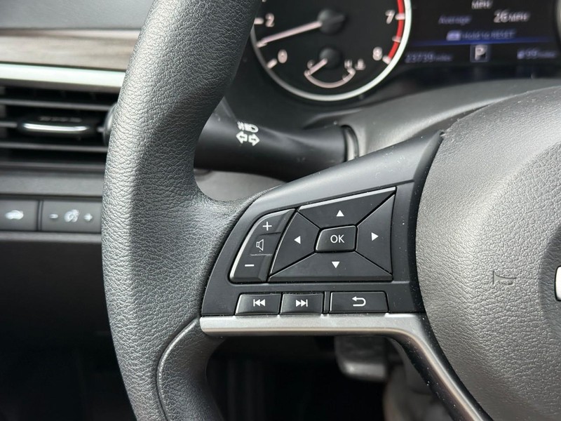 Nissan Altima Vehicle Image 24