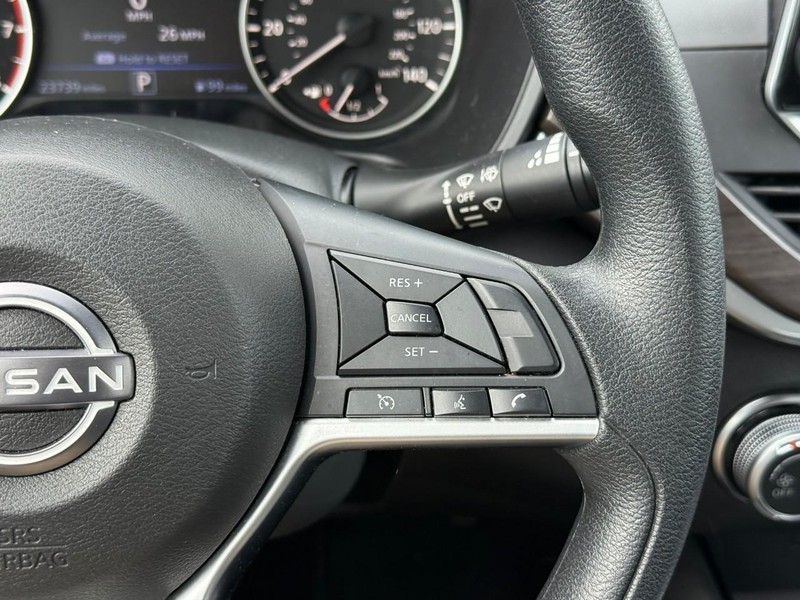 Nissan Altima Vehicle Image 25