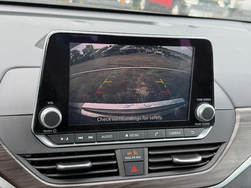 Nissan Altima Vehicle Image 28