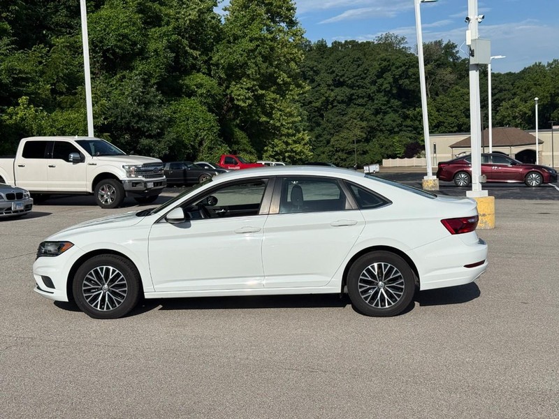 Volkswagen Jetta Vehicle Image 03