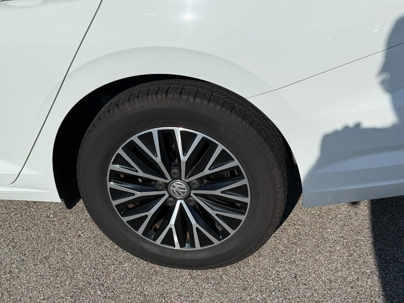 Volkswagen Jetta Vehicle Image 05