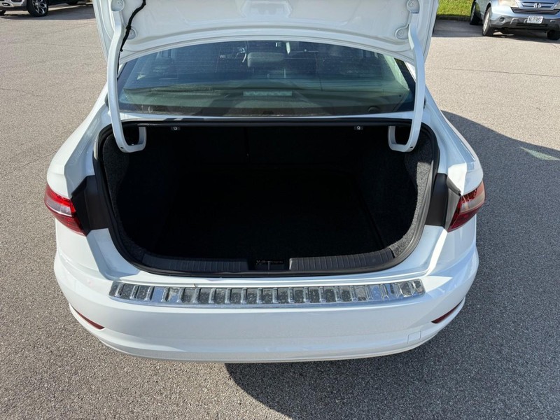 Volkswagen Jetta Vehicle Image 07
