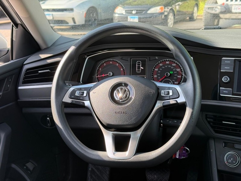 Volkswagen Jetta Vehicle Image 14