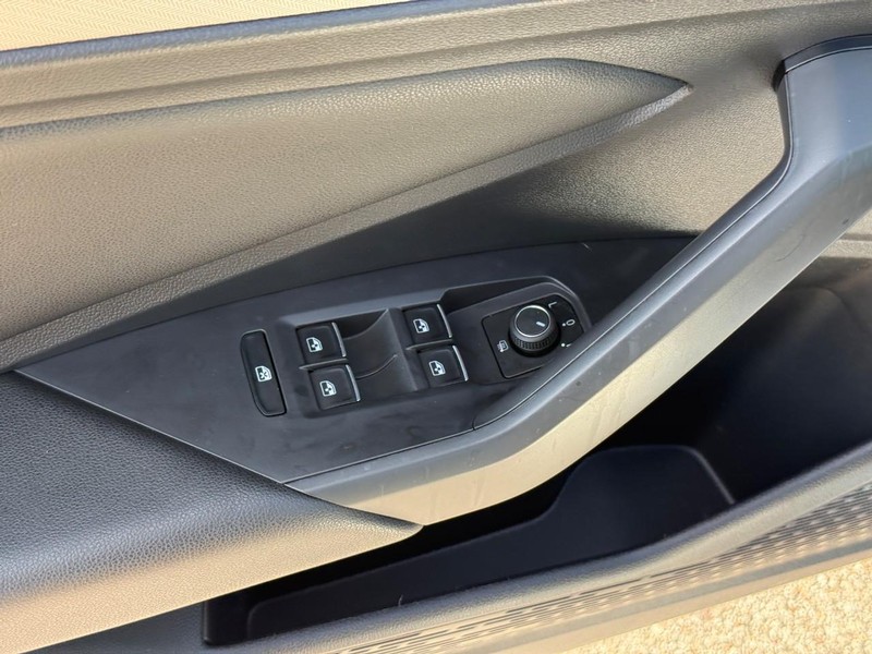 Volkswagen Jetta Vehicle Image 18