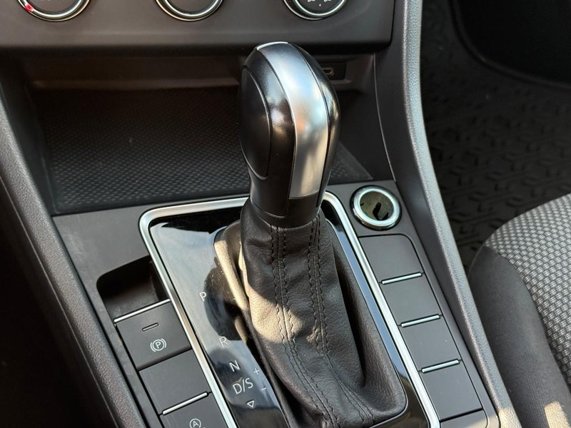 Volkswagen Jetta Vehicle Image 23