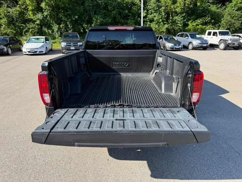 GMC Sierra 1500 Vehicle Full-screen Gallery Image 5