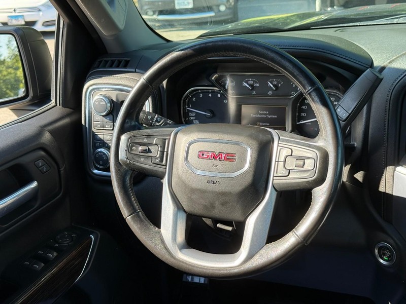 GMC Sierra 1500 Vehicle Full-screen Gallery Image 12