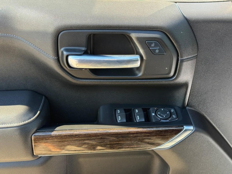GMC Sierra 1500 Vehicle Full-screen Gallery Image 15