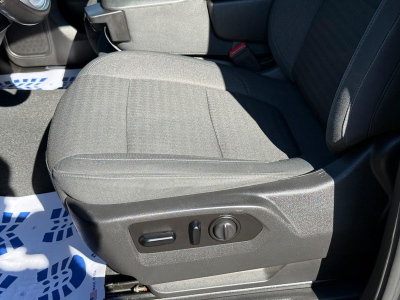 GMC Sierra 1500 Vehicle Full-screen Gallery Image 16