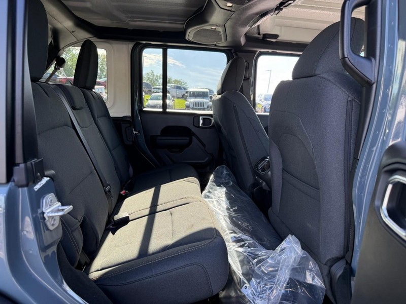 Jeep Wrangler Vehicle Full-screen Gallery Image 5