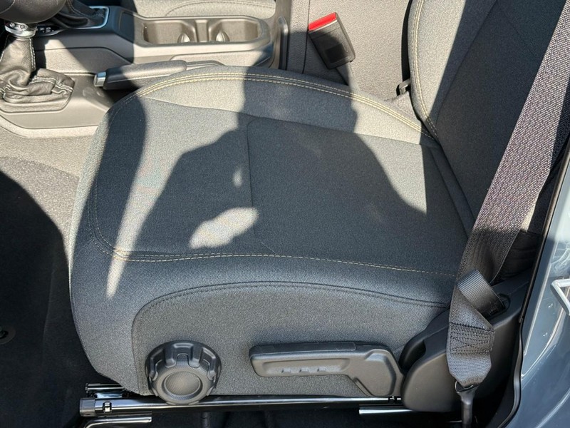 Jeep Wrangler Vehicle Full-screen Gallery Image 12
