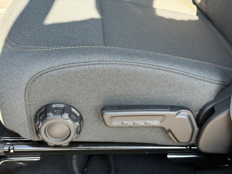 Jeep Wrangler Vehicle Full-screen Gallery Image 13