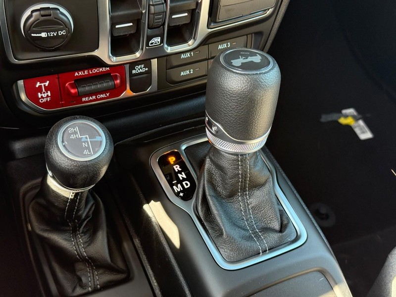 Jeep Wrangler Vehicle Full-screen Gallery Image 16