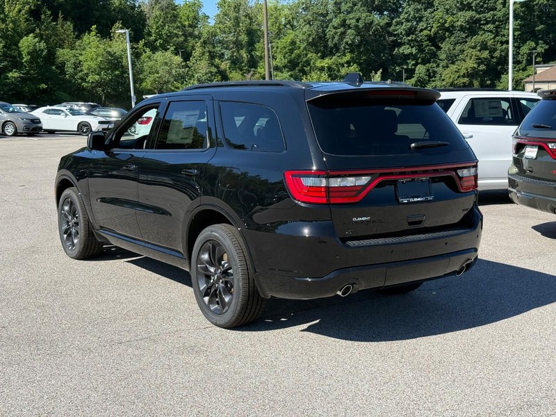 Dodge Durango Vehicle Full-screen Gallery Image 3